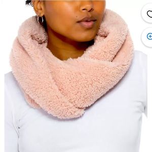 NWT Jenni Twisted Solid Sherpa Cowl, Blush, One Size